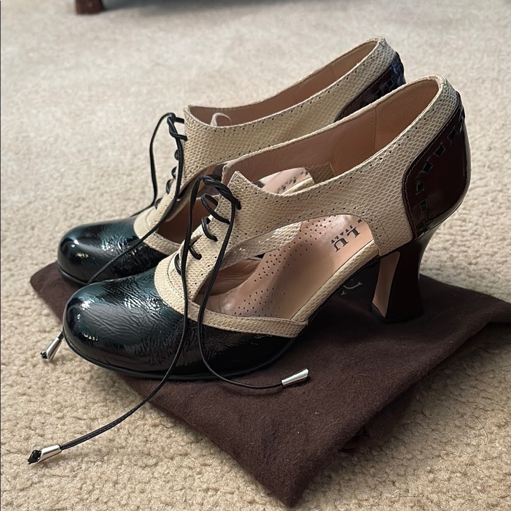 Vintage Anyi Lu Two-Tone Lace-Up Women's Shoes